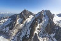 Aiguilles d'Argentière et glaciers en régression et moraines (vue aérienne)